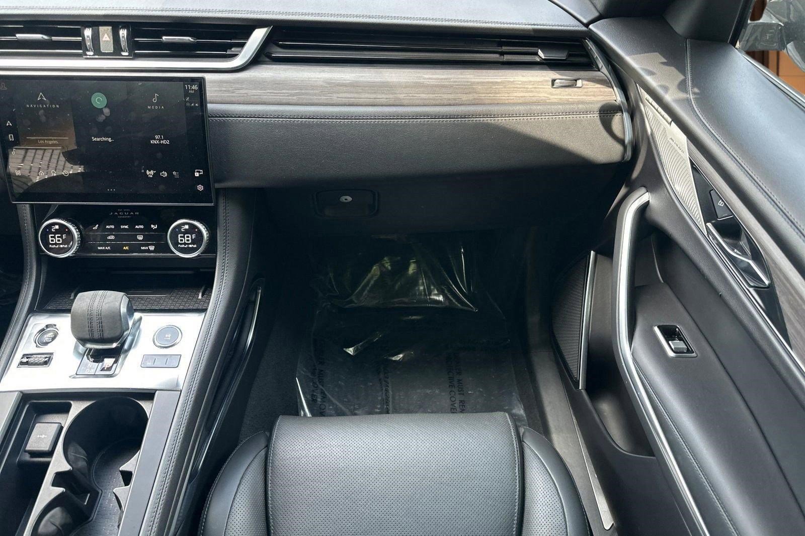 Used 2023 Jaguar F-PACE S image 31