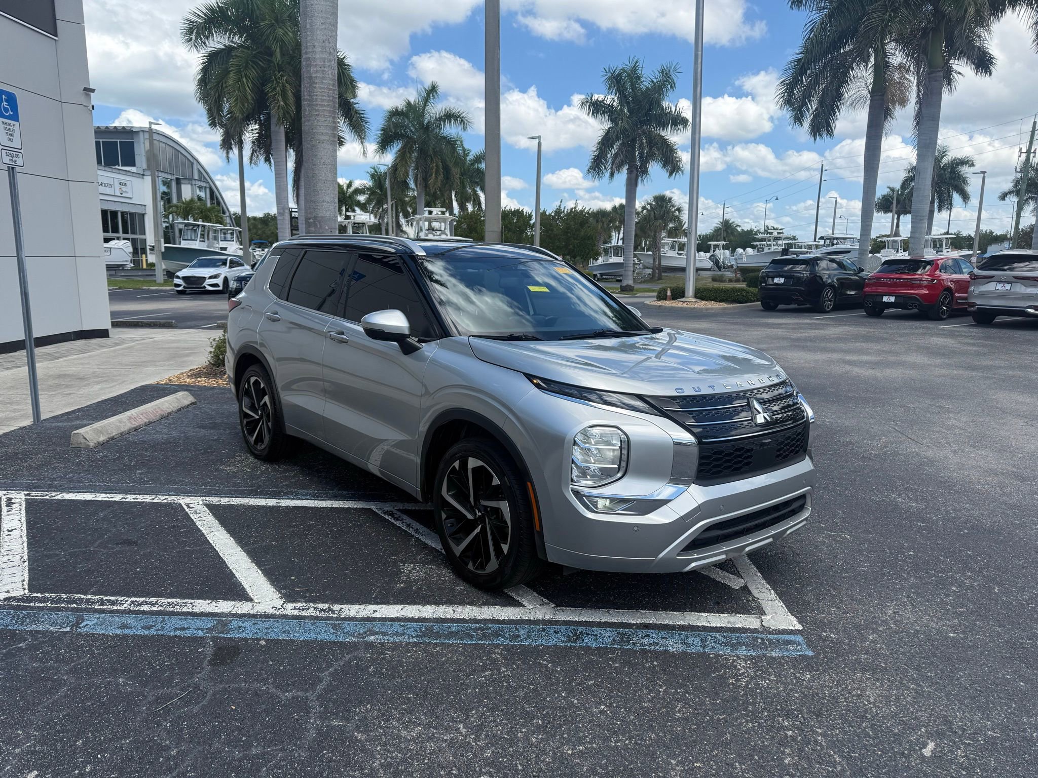 Used 2023 Mitsubishi Outlander SEL image 3