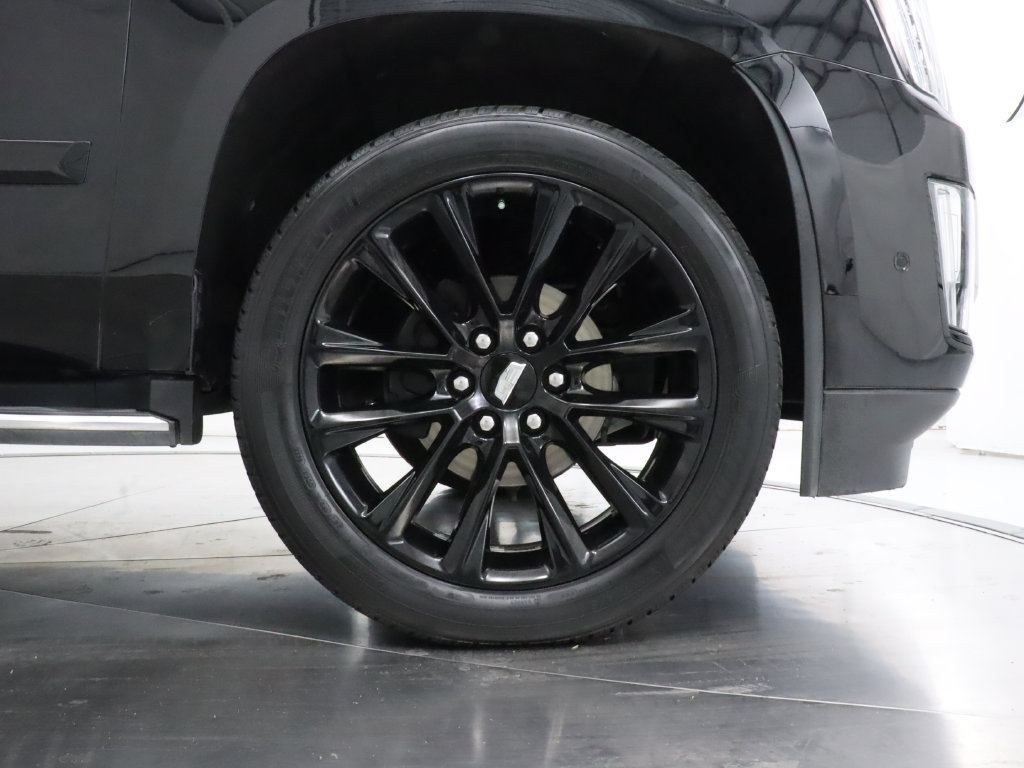 Used 2020 Cadillac Escalade Luxury w/ Escalade Sport Edition RWD image 41