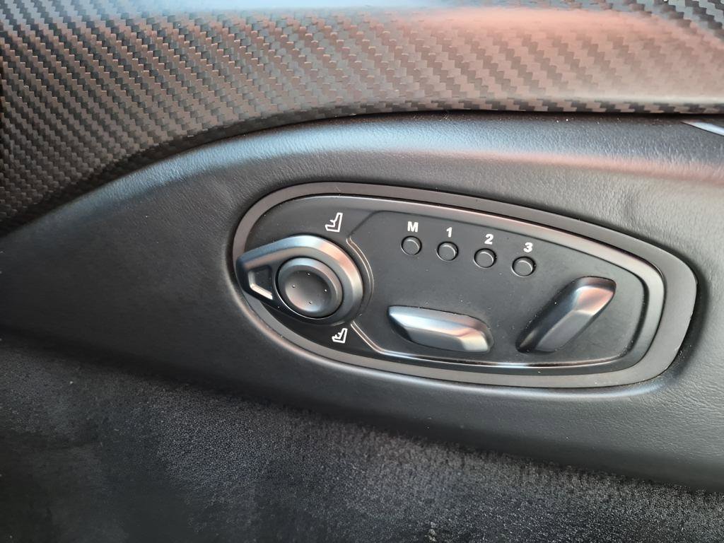 Used 2019 Aston Martin V8 Vantage Coupe image 34