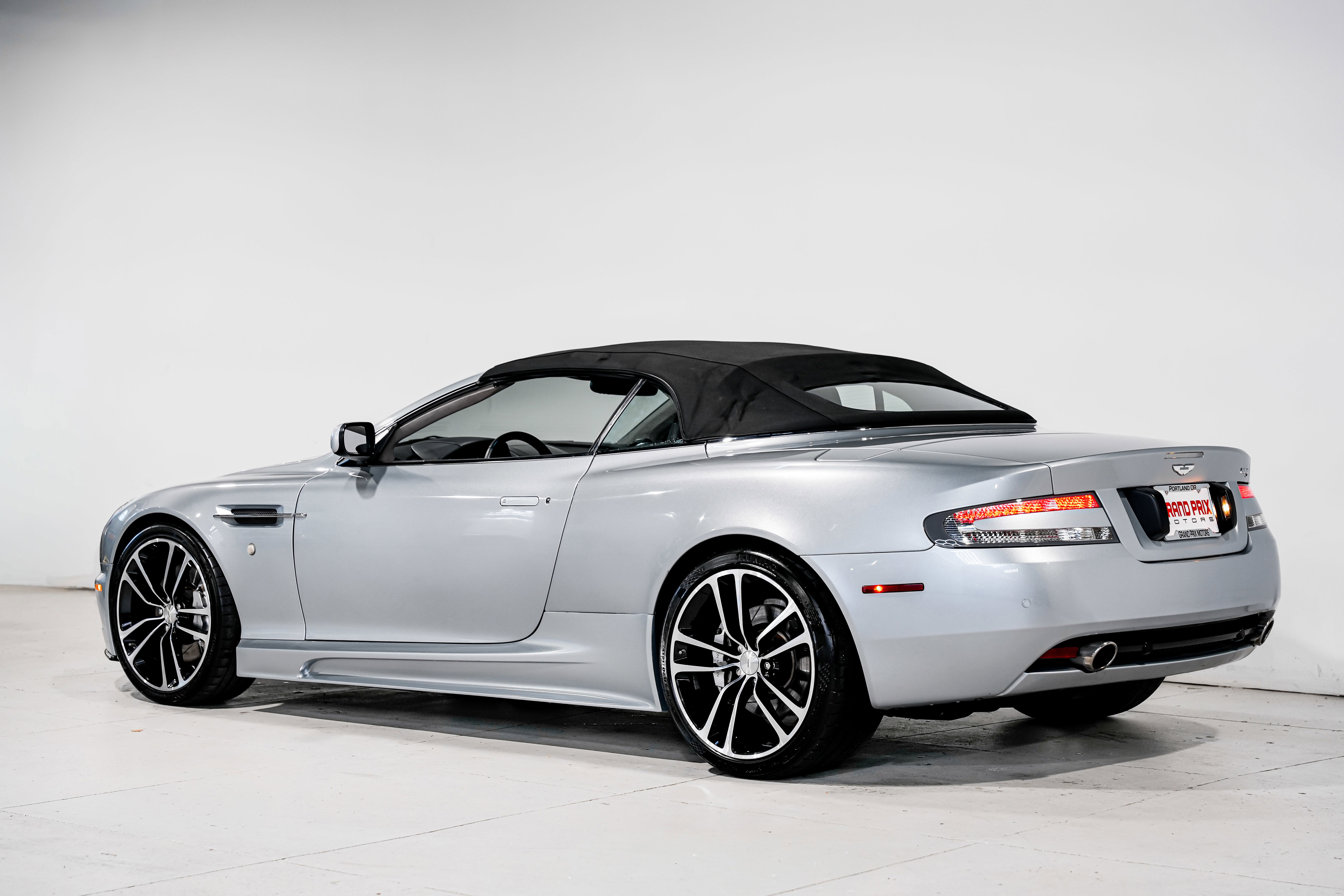Used 2007 Aston Martin DB9 Volante image 8