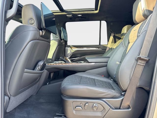 Certified 2025 Cadillac Escalade ESV Sport Platinum image 13