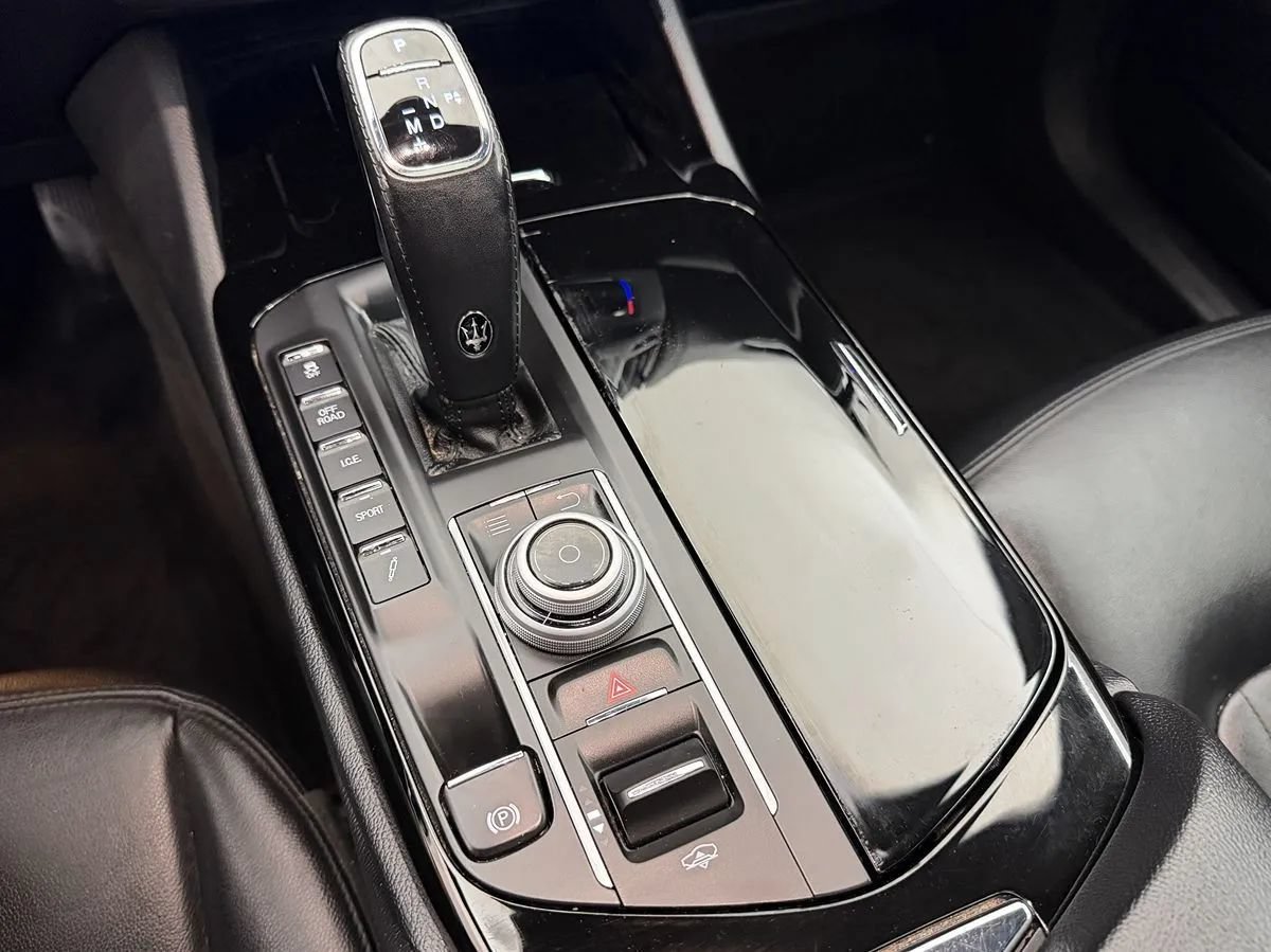 Used 2020 Maserati Levante S AWD/4WD image 22
