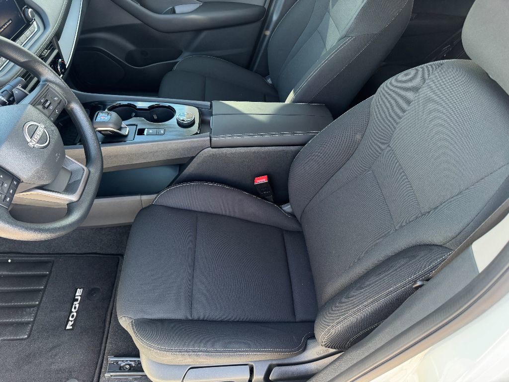 Used 2025 Nissan Rogue S image 9