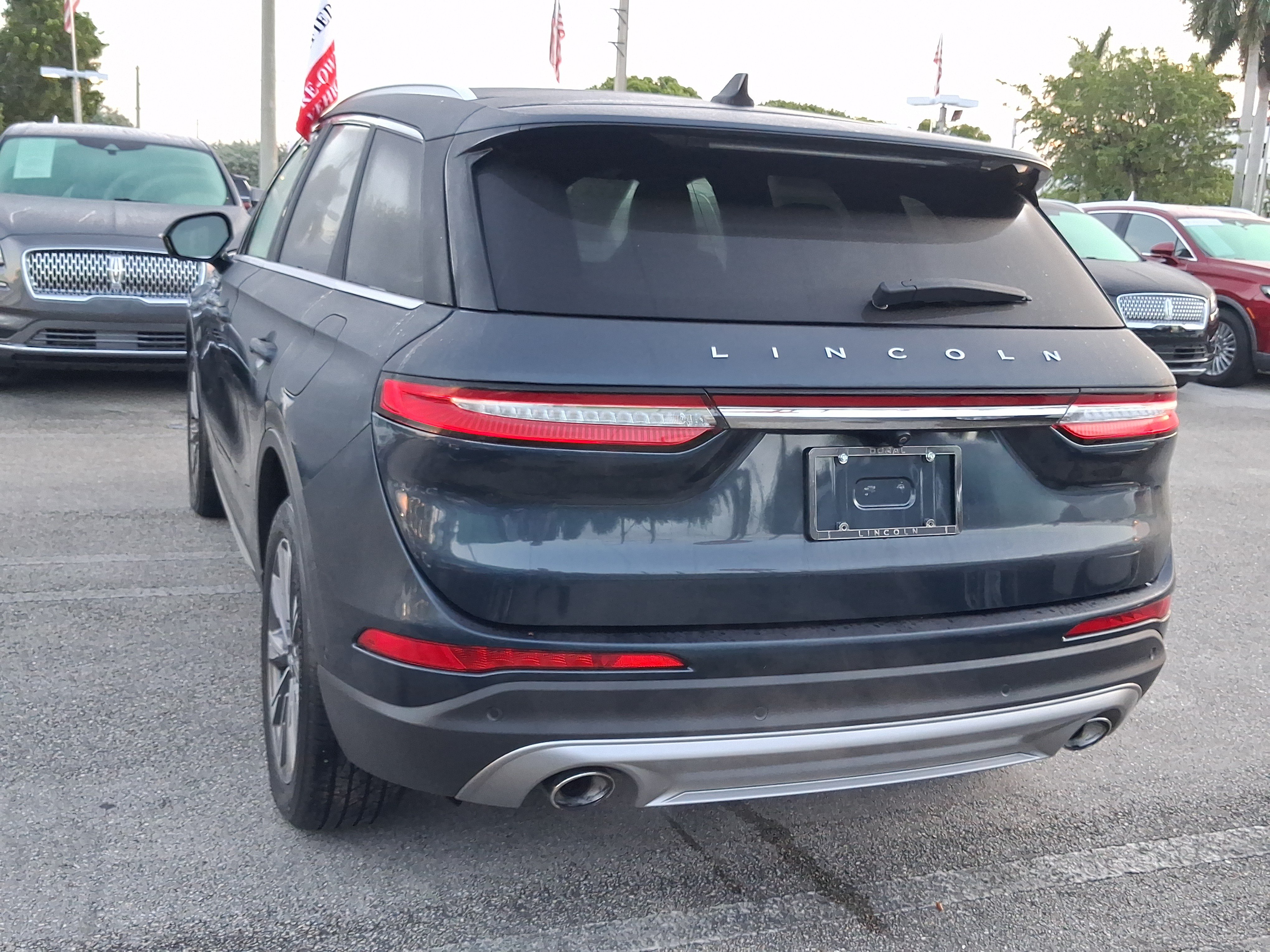 Used 2021 Lincoln Corsair Reserve w/ Equipment Group 201A FWD image 3