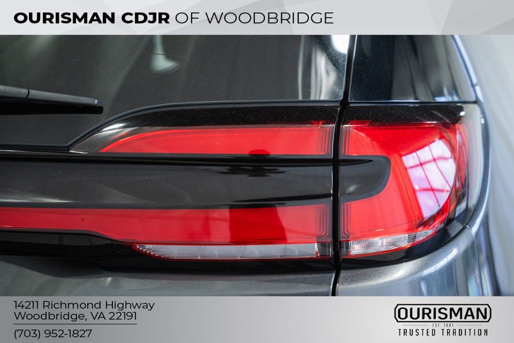 Used 2022 Chrysler Pacifica Pinnacle FWD image 7