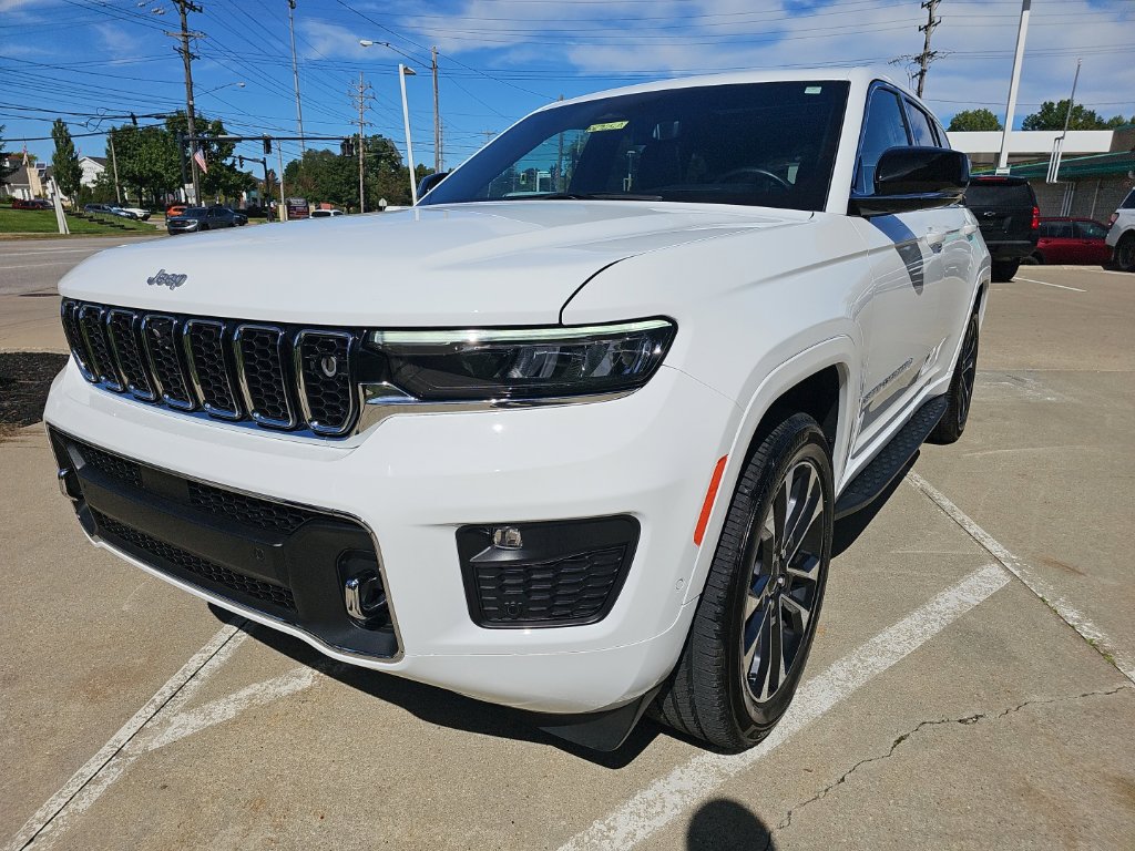 Certified 2025 Jeep Grand Cherokee Overland w/ Adv Protech Group III AWD/4WD image 8