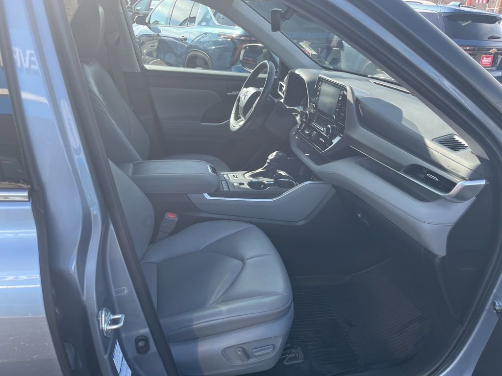 Used 2022 Toyota Highlander XLE image 30