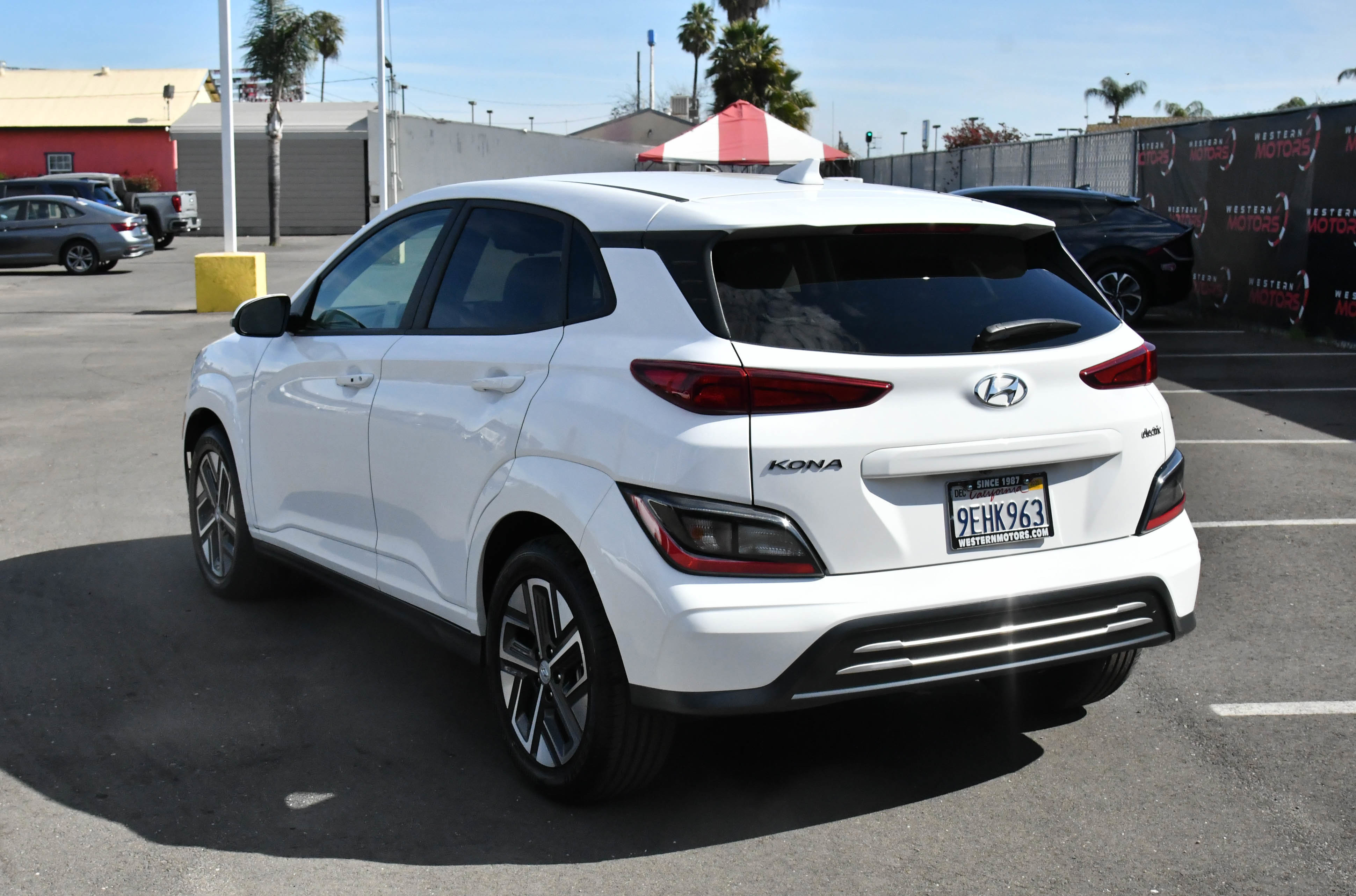 Used 2023 Hyundai Kona SE image 6