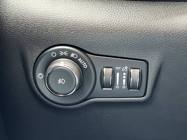 Used 2026 Jeep Compass Latitude AWD/4WD image 35