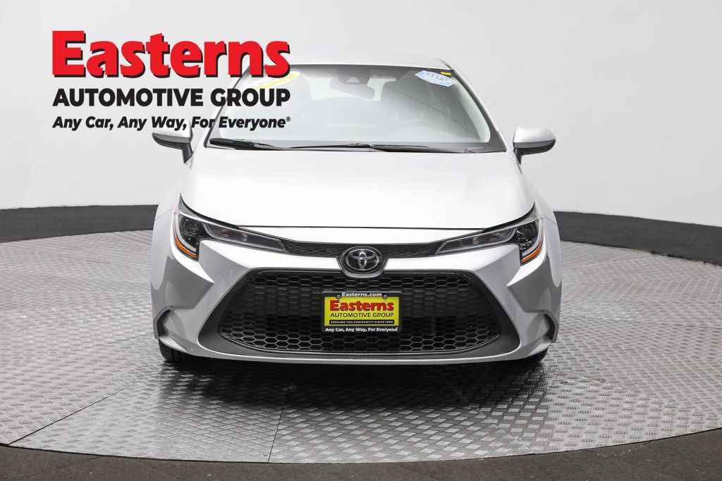 Used 2022 Toyota Corolla LE FWD image 2