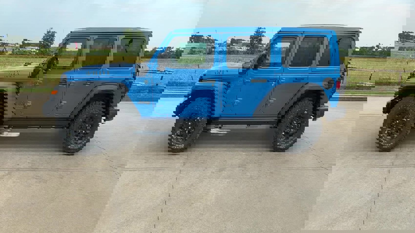 New 2023 Jeep Wrangler Unlimited w/ Sun & Screen Package image 5