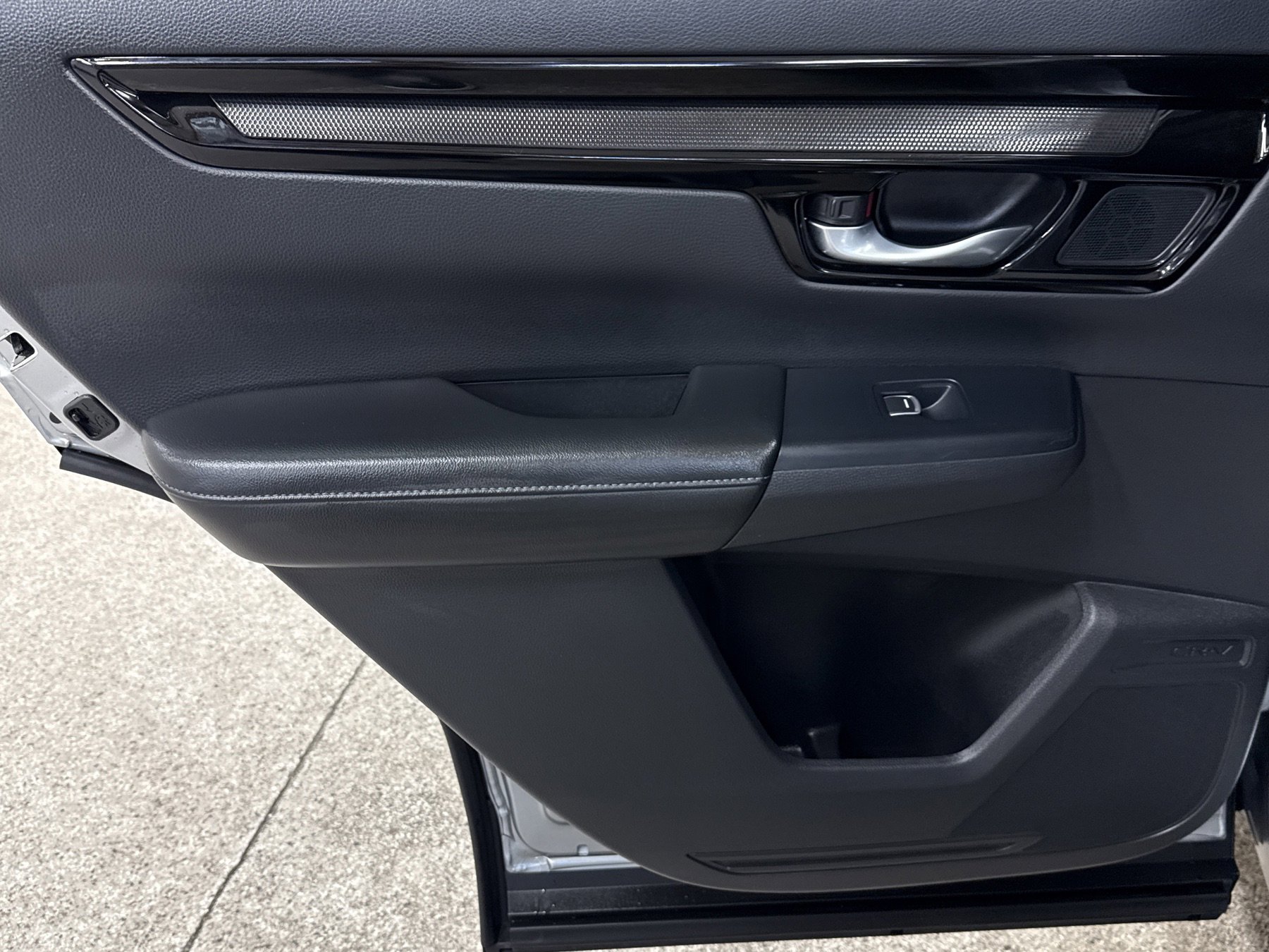 Used 2023 Honda CR-V EX-L image 8