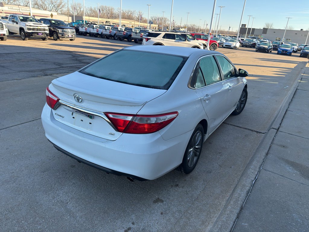 Used 2017 Toyota Camry SE image 5