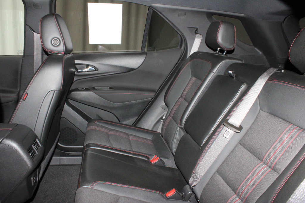 Used 2023 Chevrolet Equinox RS FWD image 23