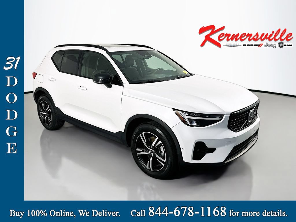 Used 2023 Volvo XC40 B5 Plus AWD/4WD image 1