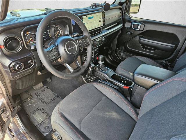 Used 2025 Jeep Wrangler Rubicon w/ Convenience Group AWD/4WD image 9