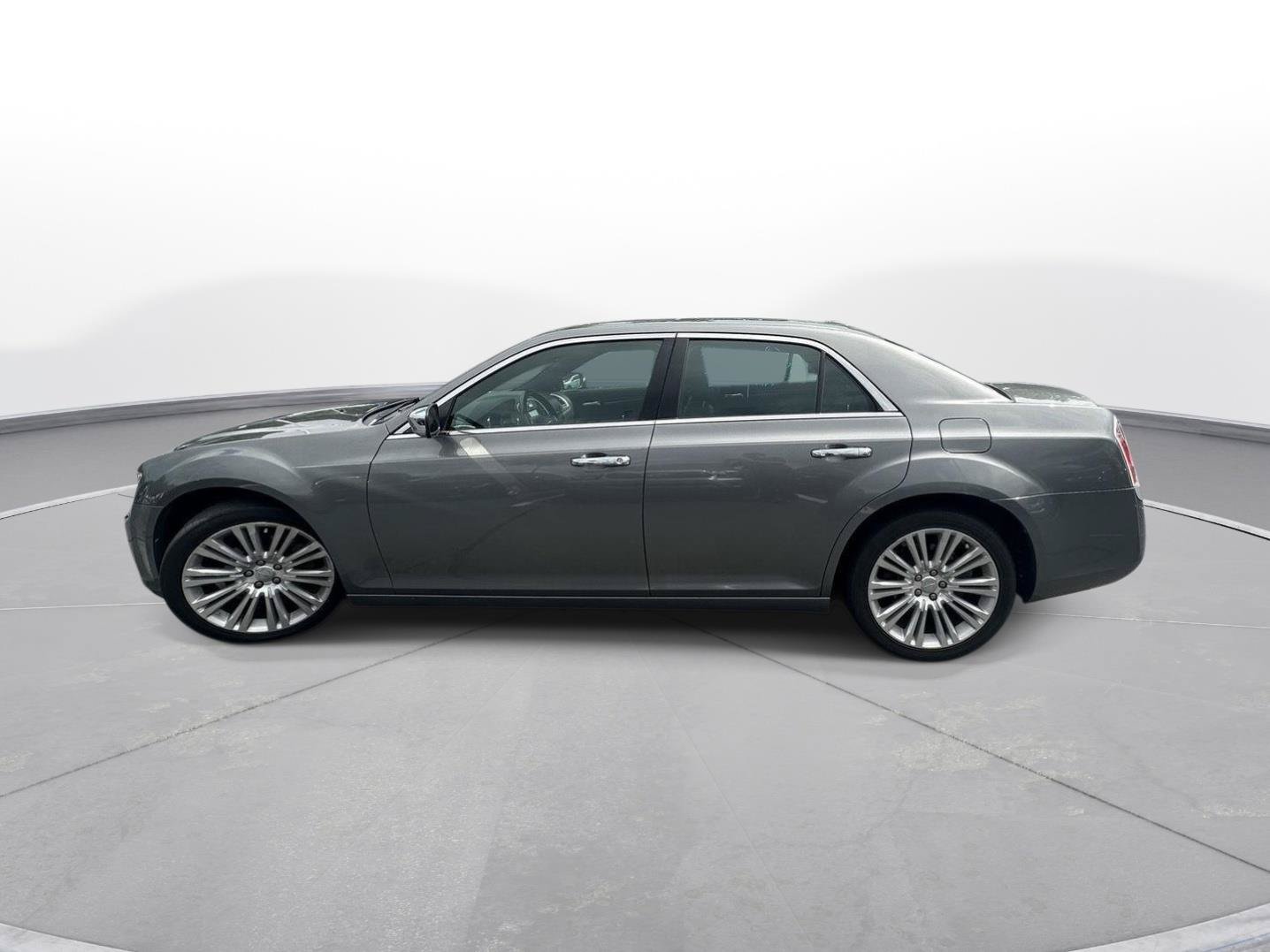 Used 2012 Chrysler 300 Limited w/ Luxury Group RWD image 9