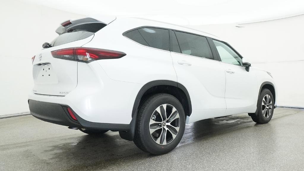 New 2026 Toyota Highlander XLE image 12