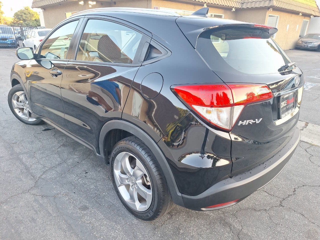 Used 2022 Honda HR-V LX image 2