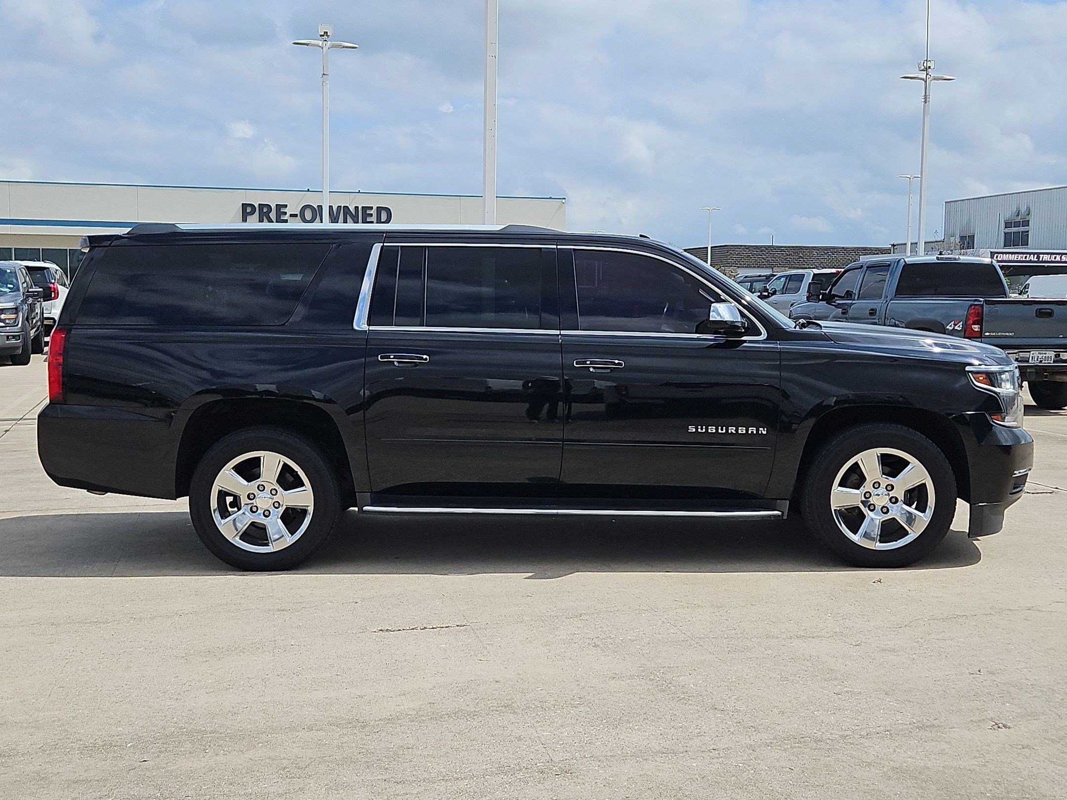 Used 2017 Chevrolet Suburban Premier image 2