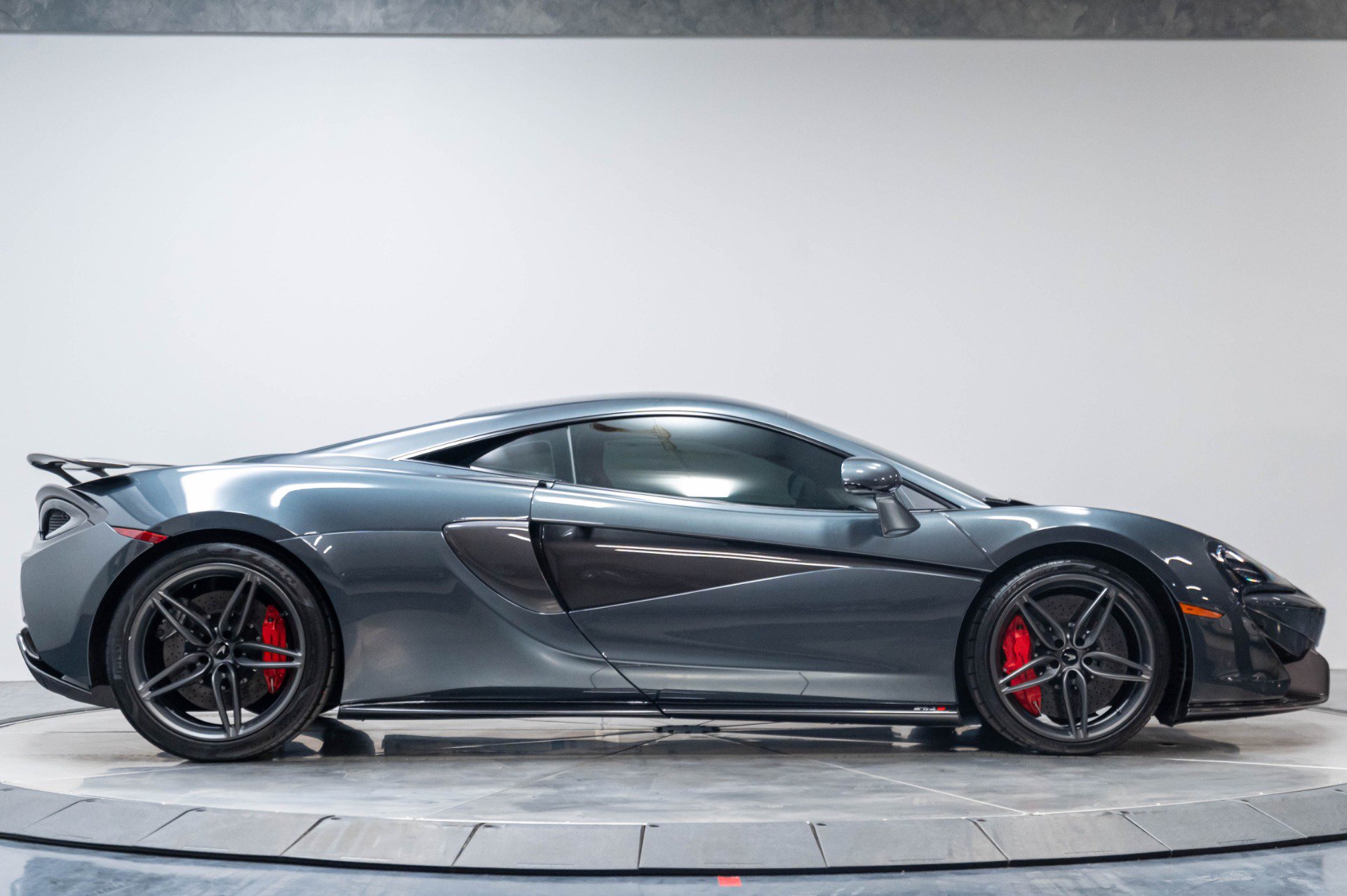 Used 2019 McLaren 570S Coupe RWD image 22
