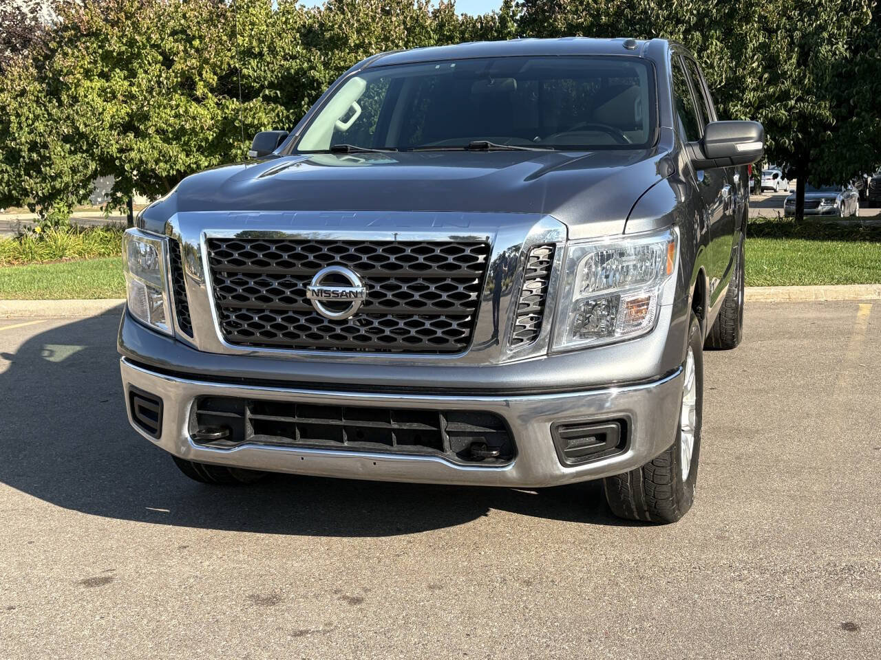 Used 2018 Nissan Titan SV AWD/4WD image 3