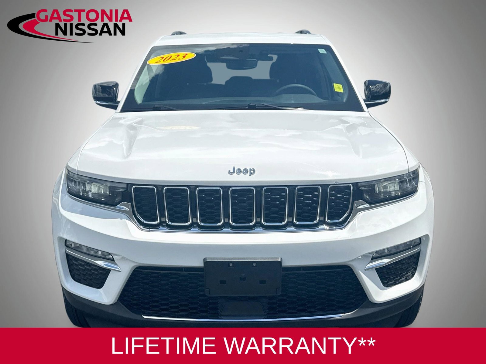Used 2023 Jeep Grand Cherokee Limited AWD/4WD image 2