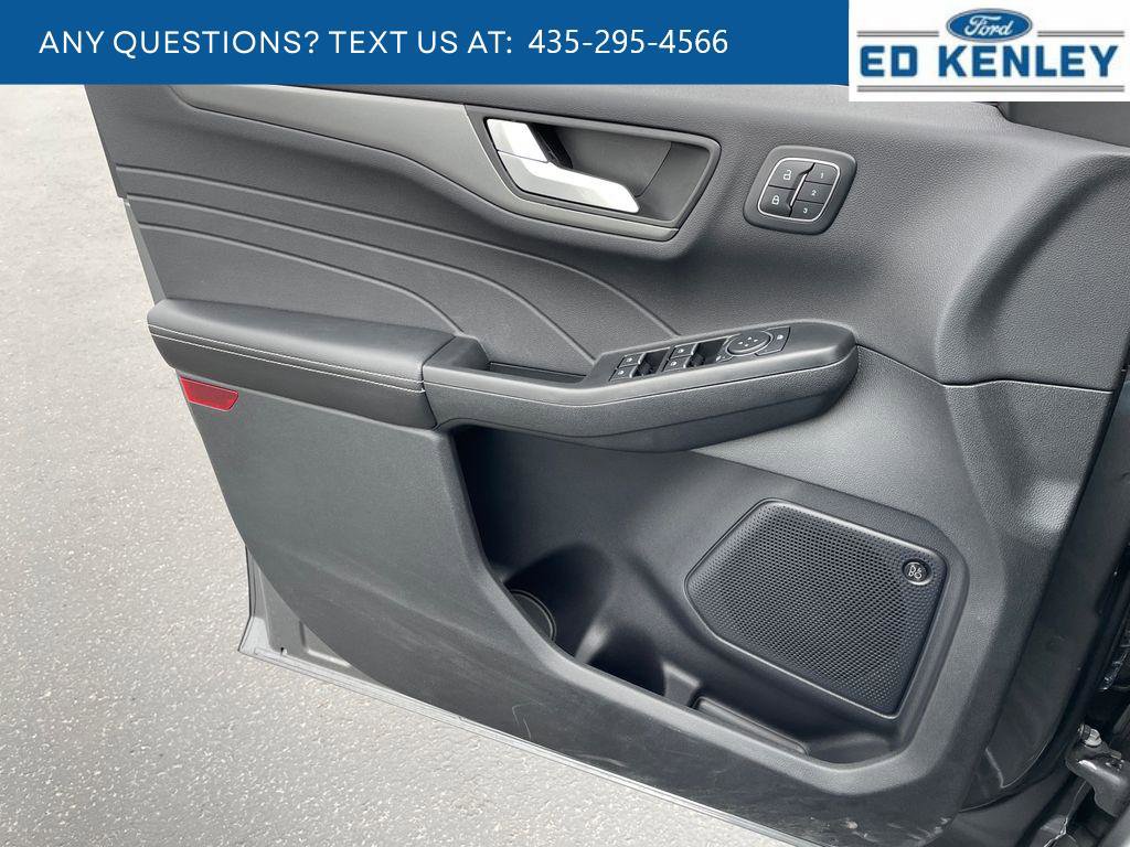 Used 2025 Ford Escape Active w/ Active Premium Tech Pack image 17