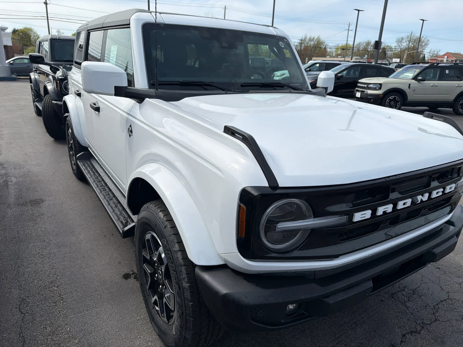 New 2026 Ford Bronco Outer Banks AWD/4WD image 3