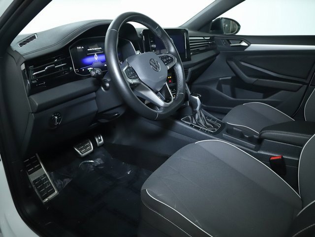 Used 2025 Volkswagen Jetta Sport image 17