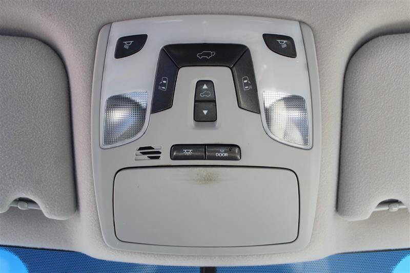Used 2013 Toyota Sienna XLE w/ Entertainment Pkg FWD image 23