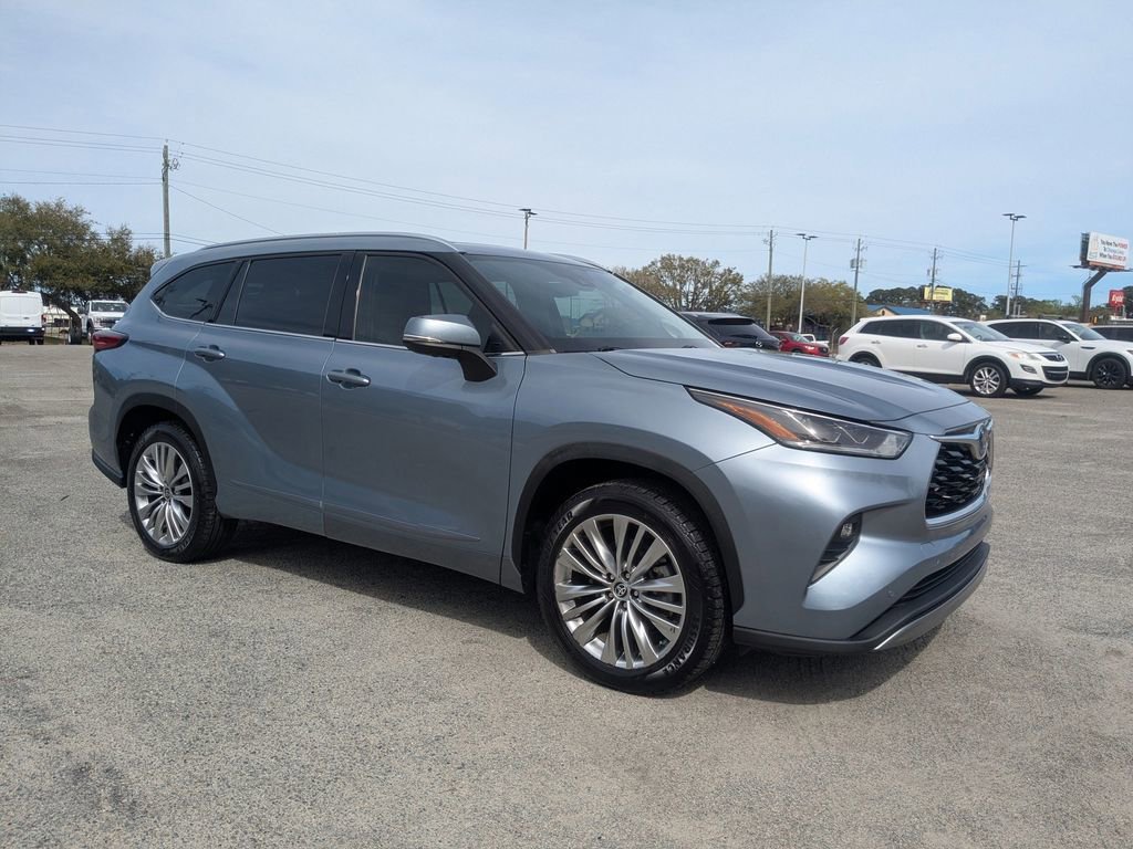 Used 2023 Toyota Highlander Platinum image 1