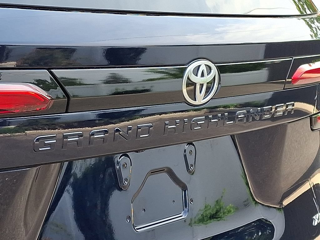 Certified 2024 Toyota Grand Highlander FWD image 30