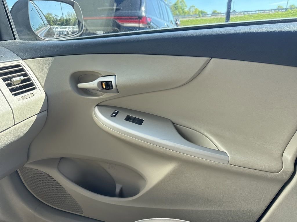 Used 2013 Toyota Corolla LE Special Edition FWD image 15