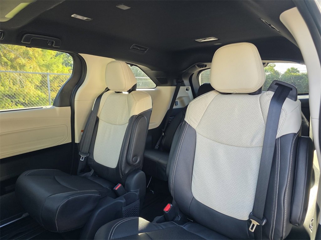 New 2025 Toyota Sienna Platinum image 22