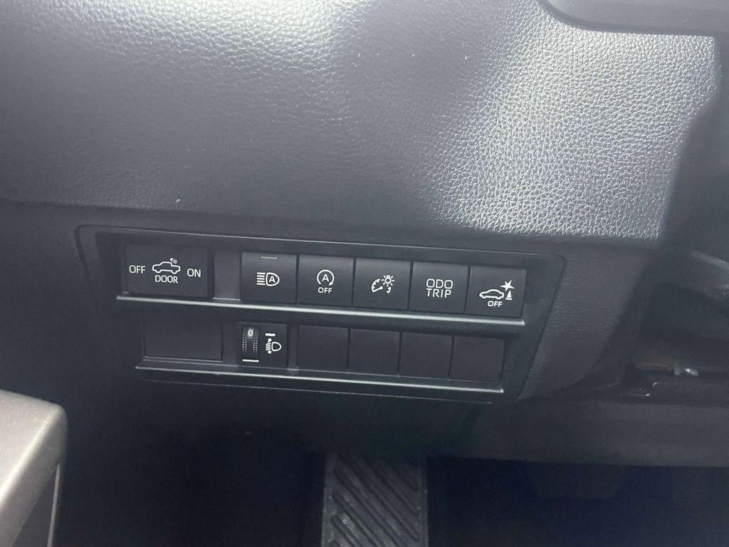 Used 2022 Toyota Tundra SR5 w/ SR5 Convenience Package image 21