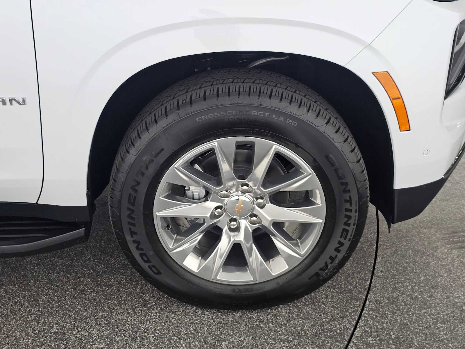 New 2026 Chevrolet Suburban Premier w/ Sun And Tow Package AWD/4WD image 9