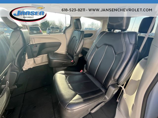 Used 2024 Chrysler Pacifica Touring-L FWD image 24
