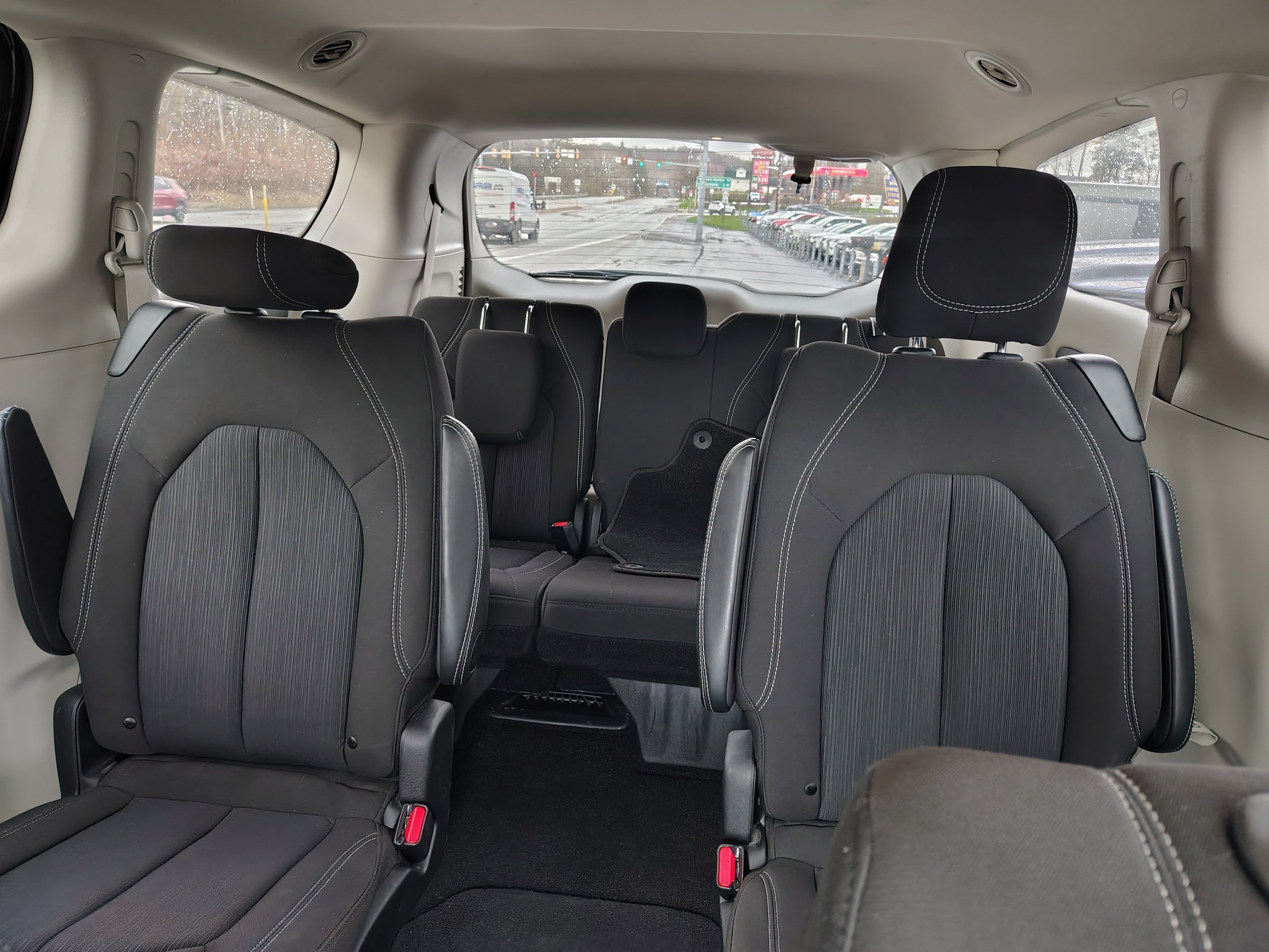 Certified 2024 Chrysler Voyager LX FWD image 33