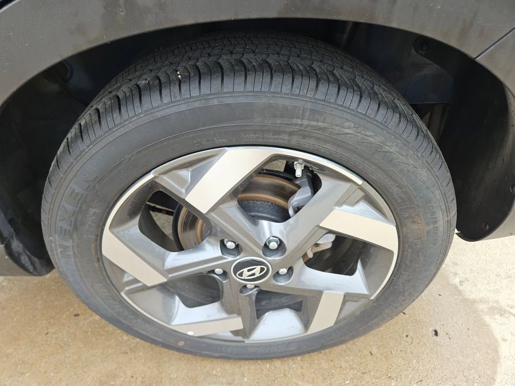 Used 2025 Hyundai Venue SEL FWD image 25
