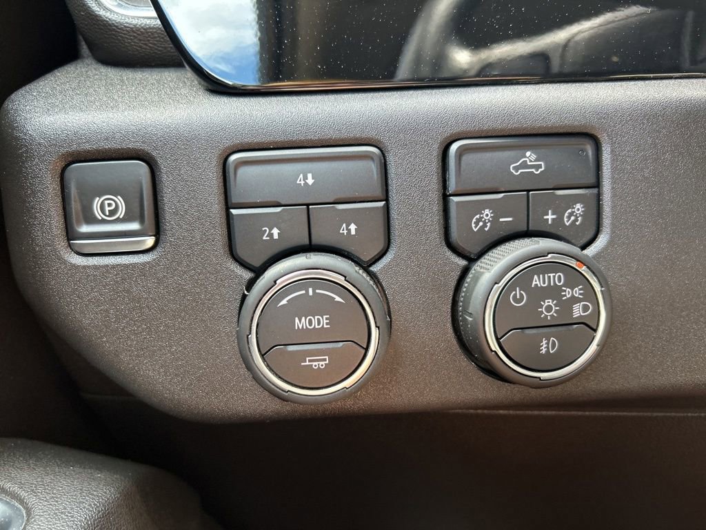 Used 2025 Chevrolet Silverado 2500 LT w/ Convenience Package AWD/4WD image 22