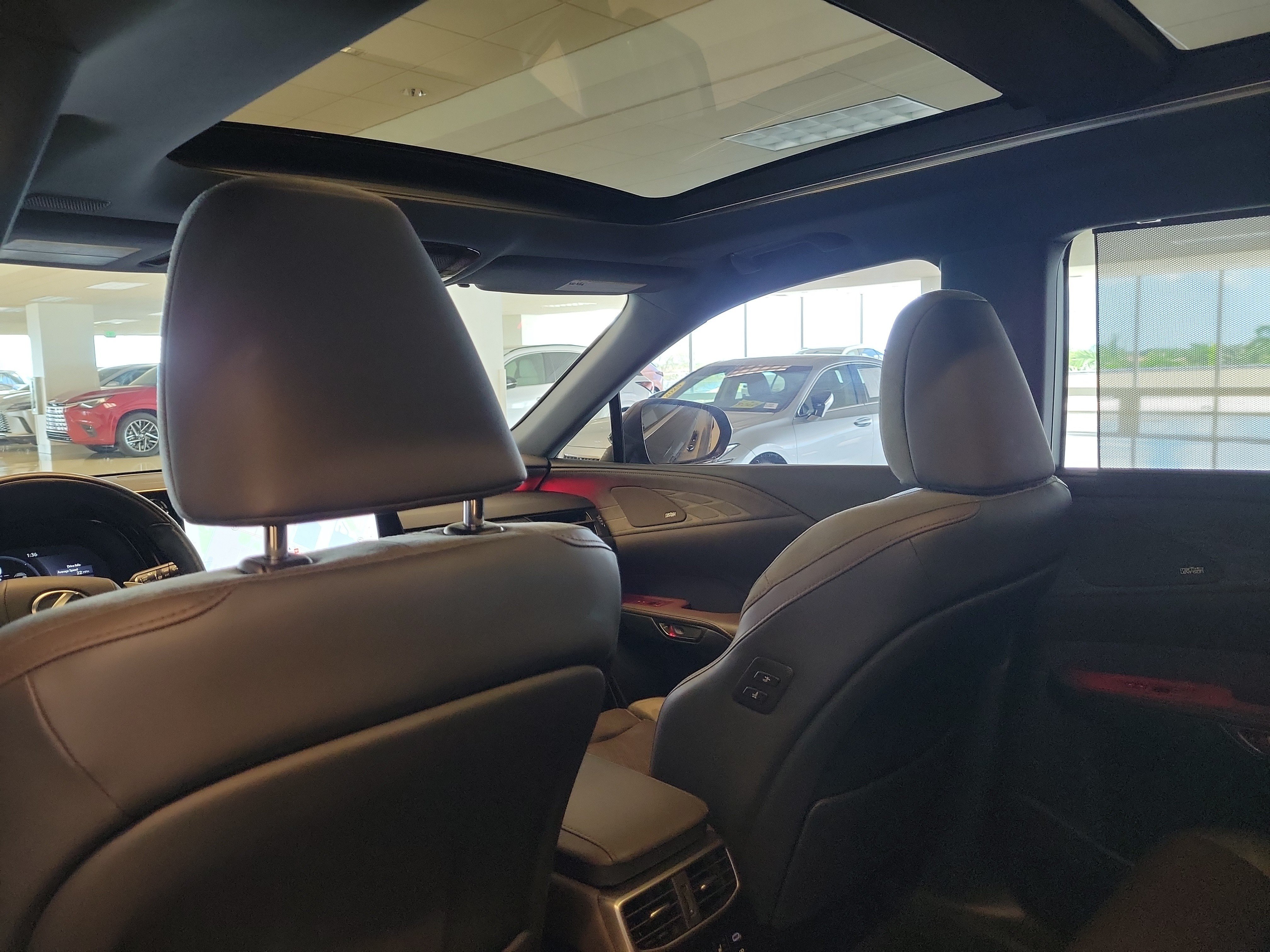 Used 2025 Lexus RX 450h AWD w/ Convenience Package image 17