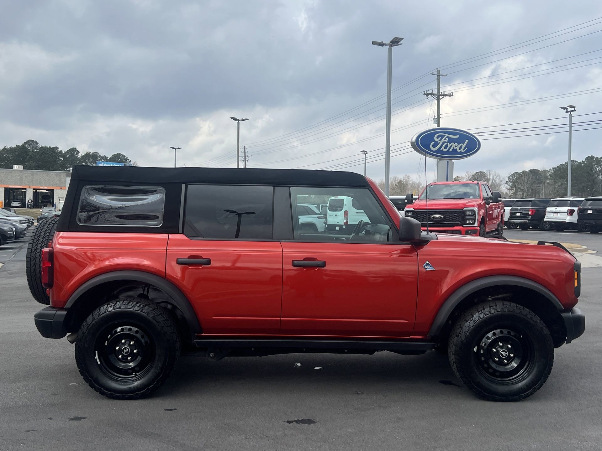 Certified 2023 Ford Bronco Black Diamond image 26