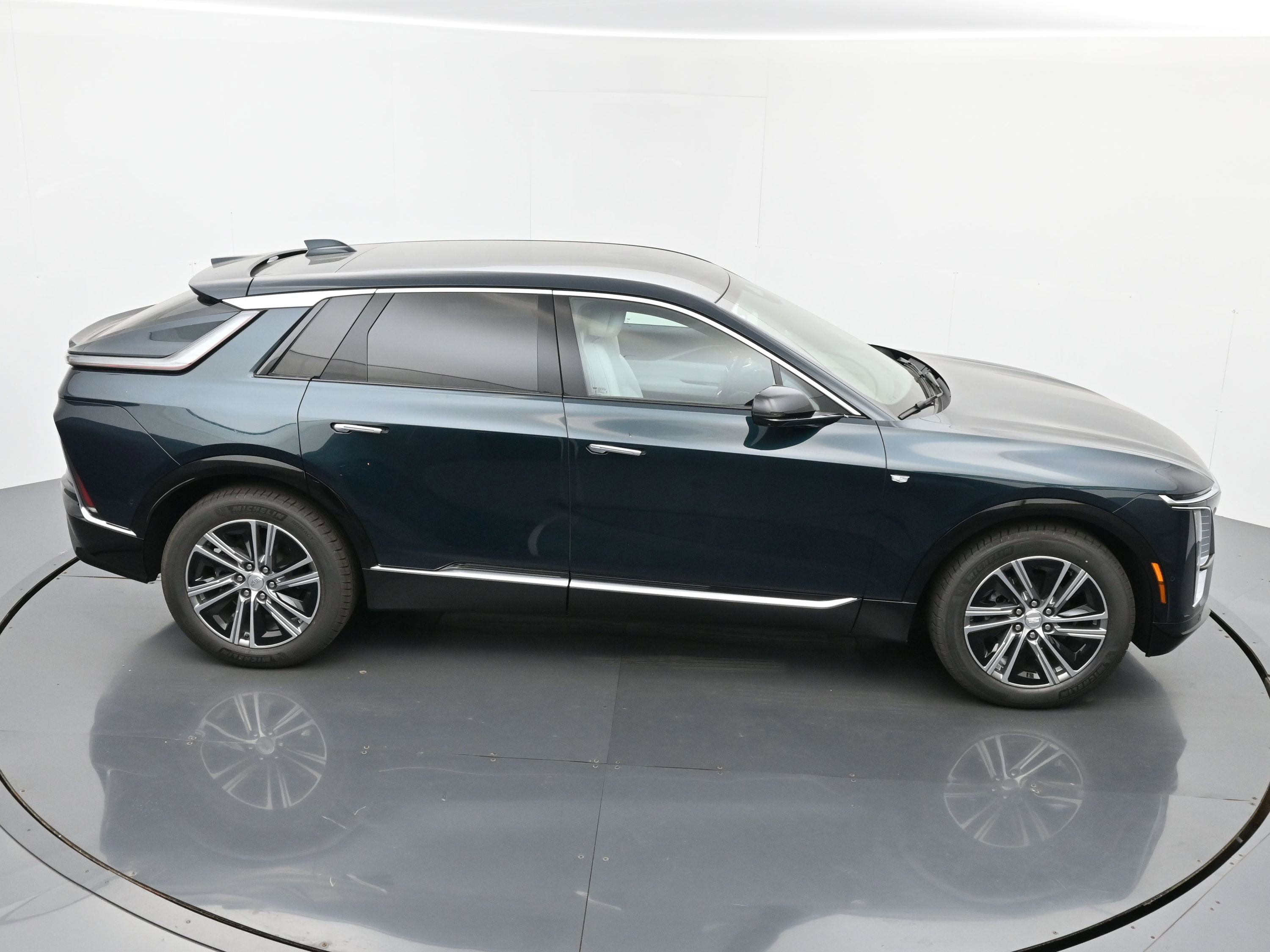 New 2026 Cadillac Lyriq Luxury image 28