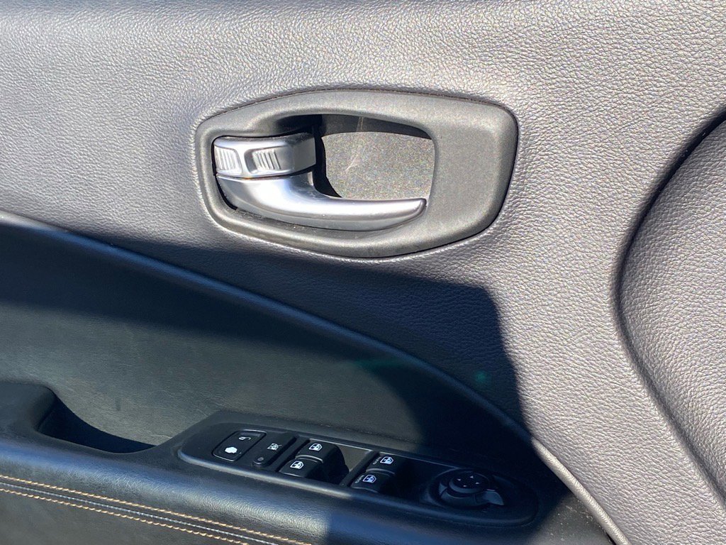 Used 2018 Jeep Compass Limited image 17