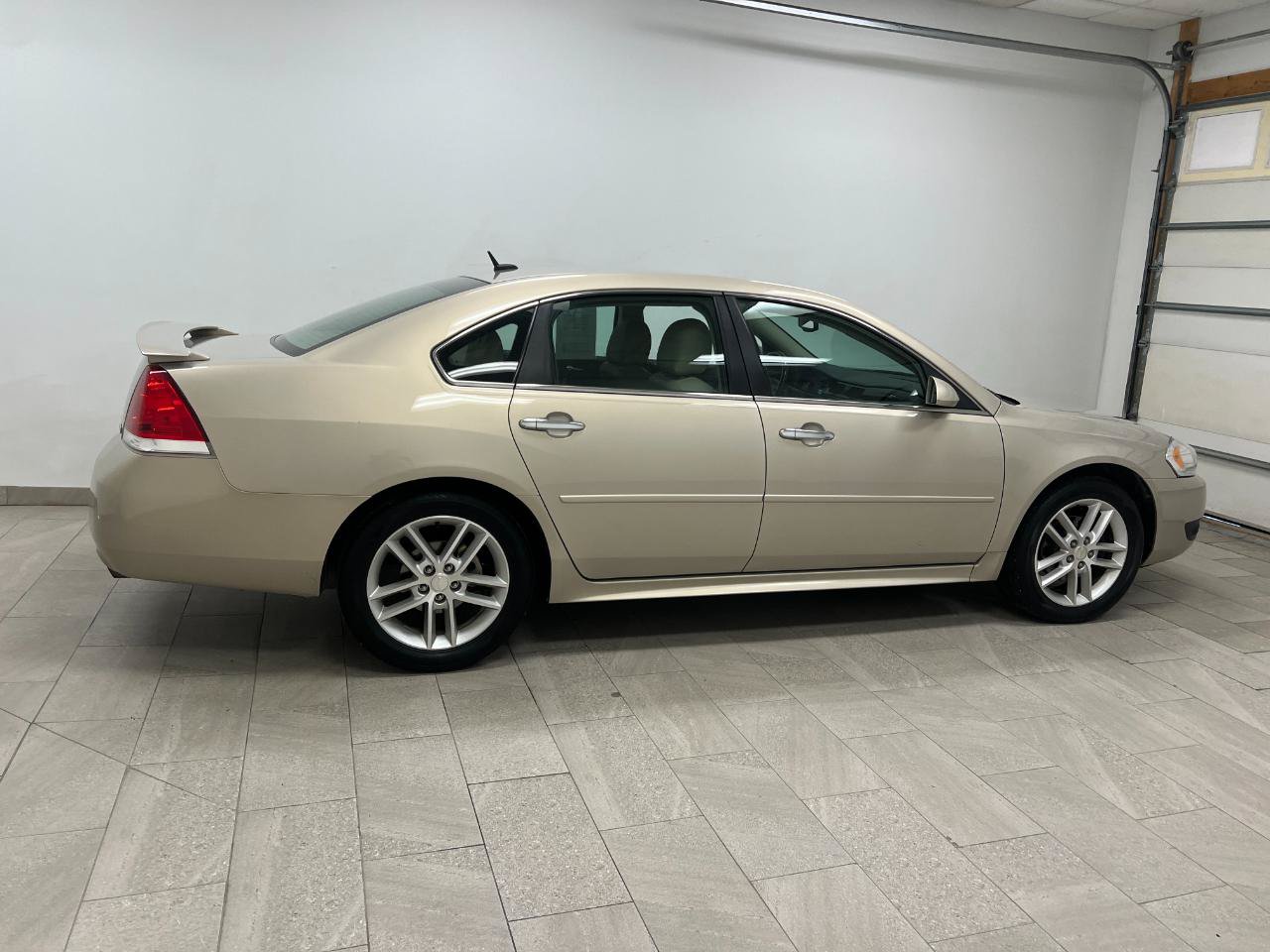 Used 2012 Chevrolet Impala LTZ FWD image 11