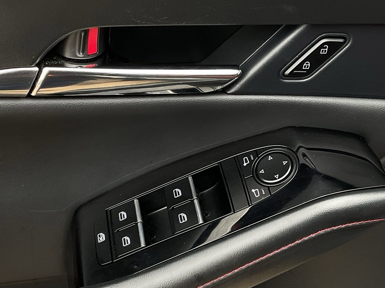 Used 2025 MAZDA CX-30 AWD 2.5 S w/ Preferred Package image 12