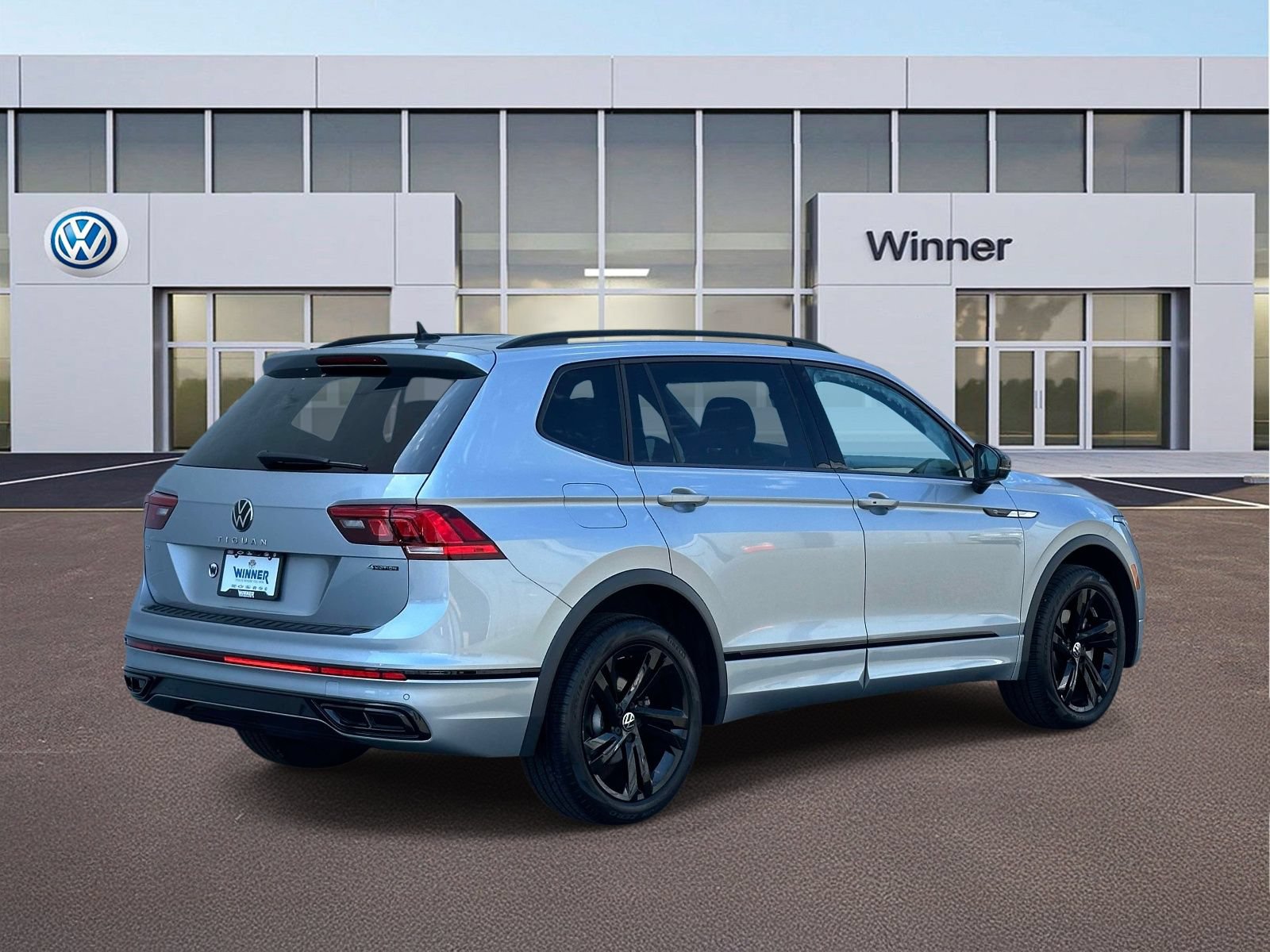 Used 2023 Volkswagen Tiguan SE R-Line AWD/4WD image 5