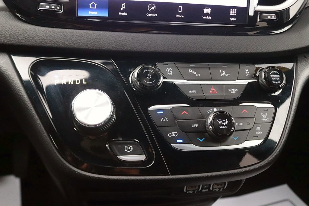 Used 2025 Chrysler Pacifica Select FWD image 21